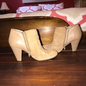 Gianni Bini tan suede booties size 7